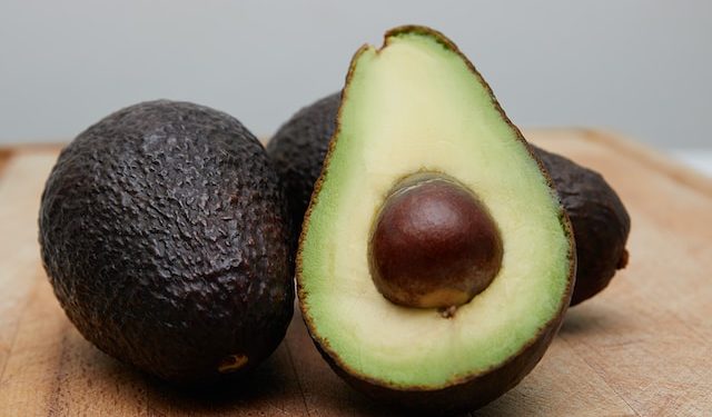 Avocado's Aan de Top: Waarom Specialisatie in de Groothandel Werkt